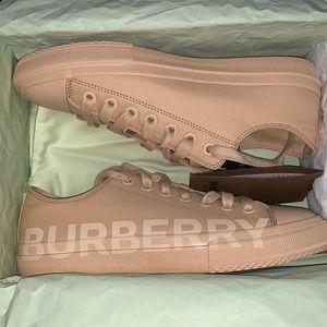Burberry Larkhall Sneakers in Light Almond Cotton Canvas Sneakers, Sz: 40 (EUR)